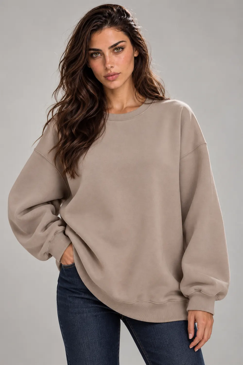 Detail of the EFAN sweatshirt's shoulder and cuff
